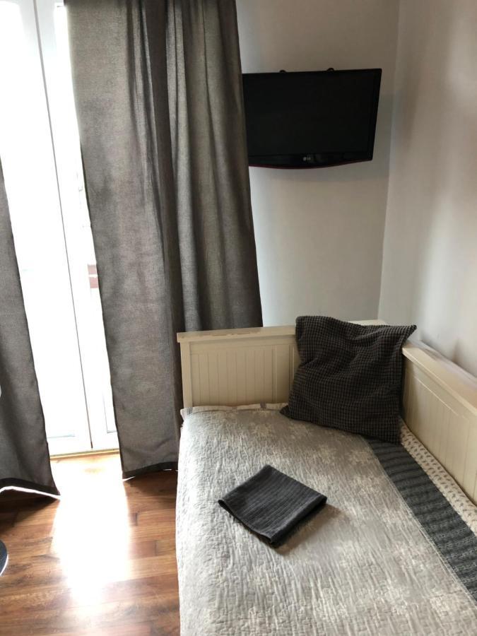 Route 7 Rooms Myslenice Bagian luar foto