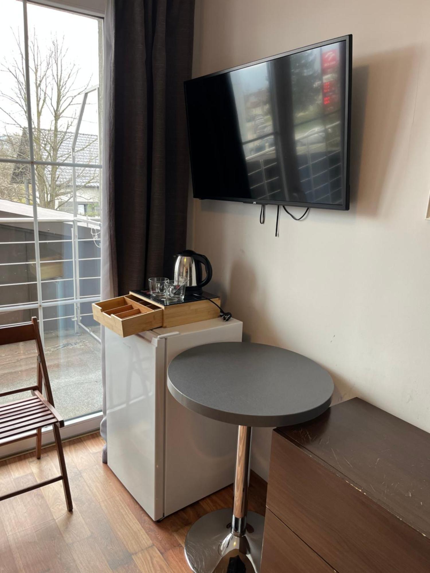 Route 7 Rooms Myslenice Bagian luar foto