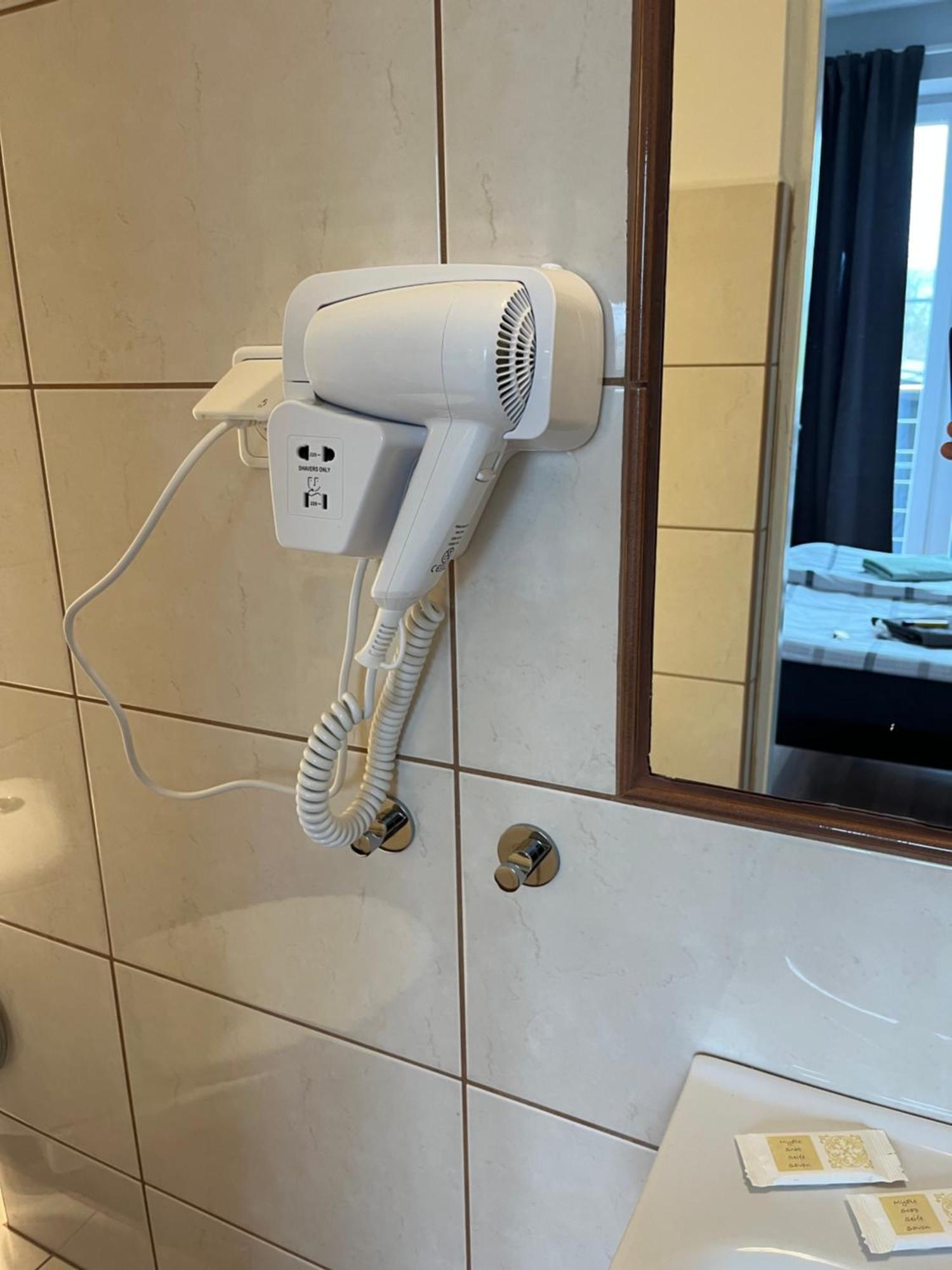Route 7 Rooms Myslenice Bagian luar foto