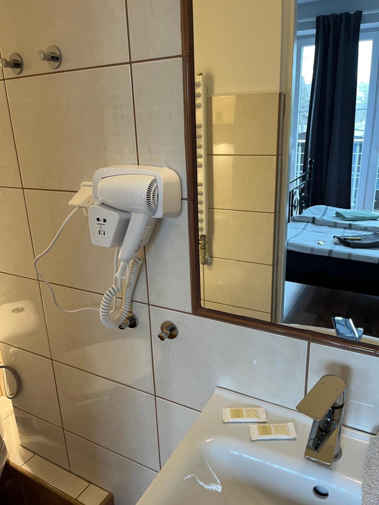 Route 7 Rooms Myslenice Bagian luar foto